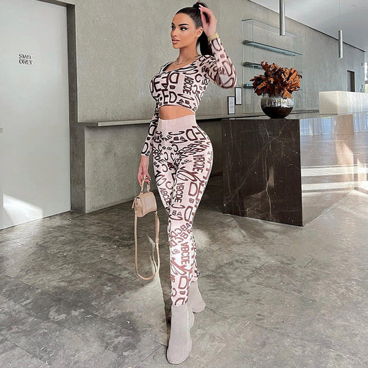 Round neck long sleeve top and high waist lift hips leggings set.